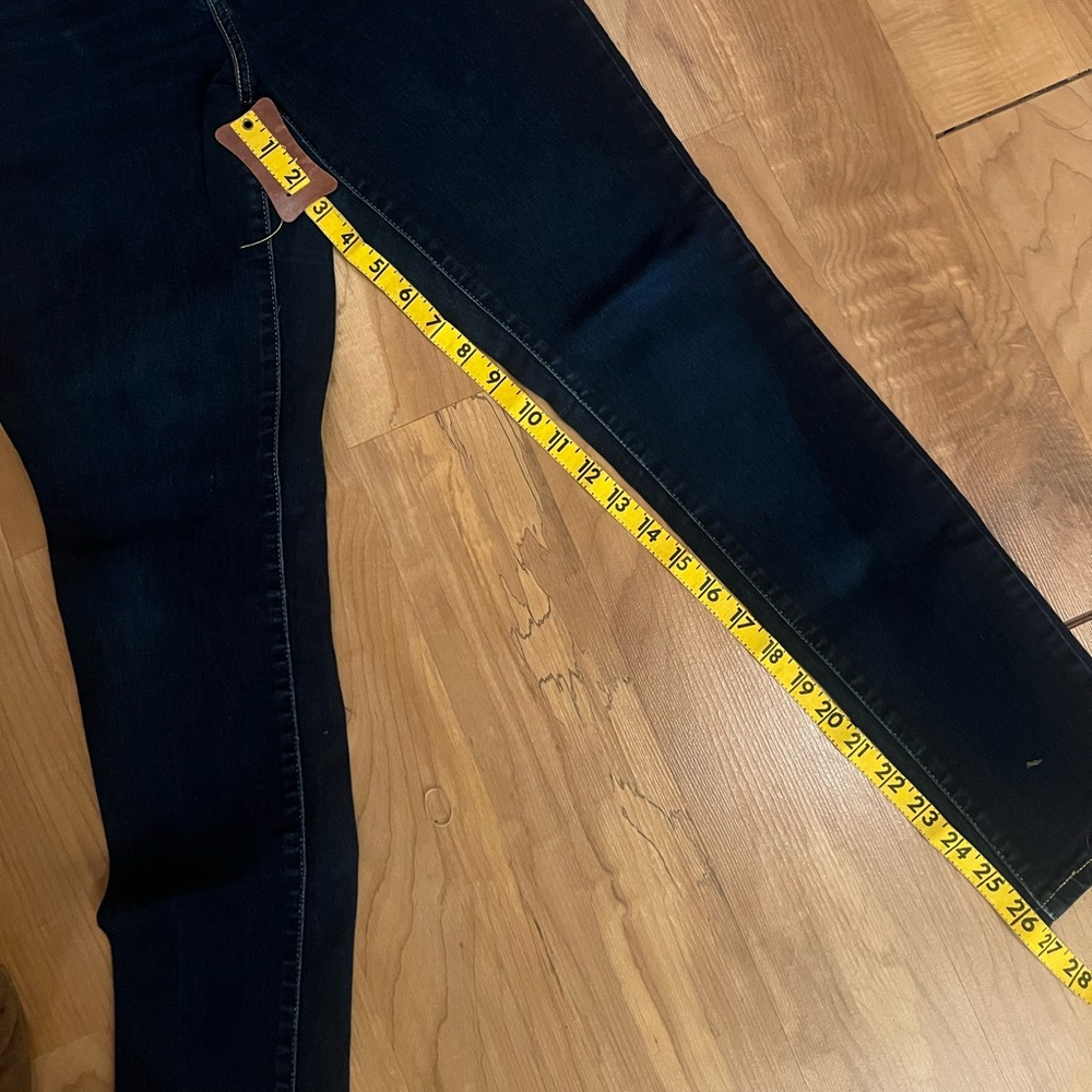 Levi’s 311 Shaping Skinny Jeans - Picture 5 of 5
